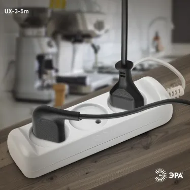 Удлинитель электрический без заземления 3 розетки 5м ШВВП 2x0,75мм2 6А UX-3-5m ЭРА