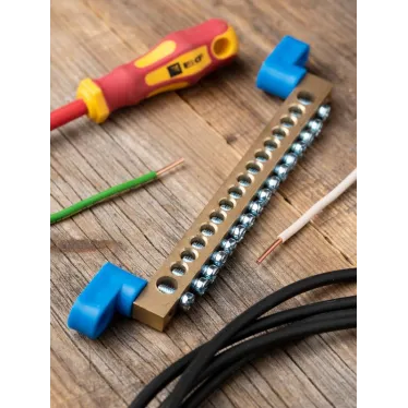 Шина 0 N 8х12мм 16 отверстий латунь 2 синих угловых изолятора PROxima