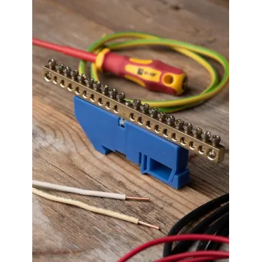 Шина нулевая 63.20 изолятор на DIN-рейку латунь