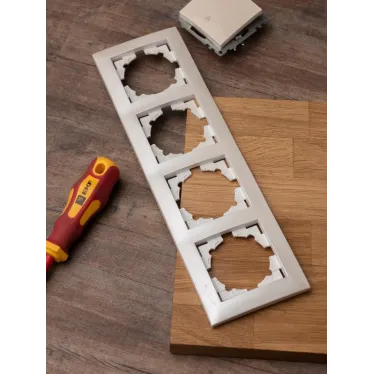 Валенсия Рамка 4-местная жемчуг