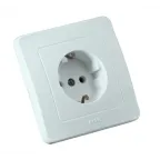 Розетка скрытая с заземлением со шторками белая