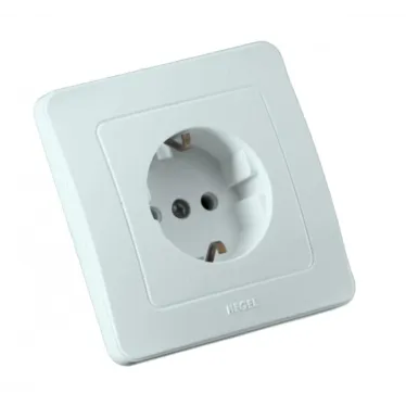 Розетка скрытая с заземлением со шторками белая