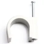 Скоба пластиковая с гвоздем D-5-6мм