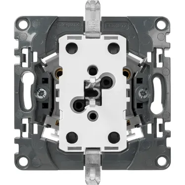 Valena IN MATIC Розетка силовая двойная 2х2К+З 16А 250В со шторками безвинтовые зажимы