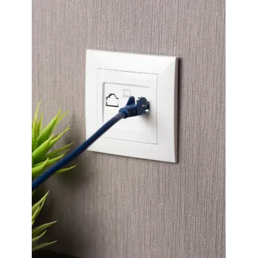 Валенсия розетка компьютерная RJ-45 1-местная белая