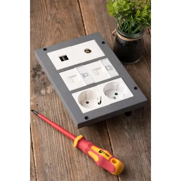 Рамка приборная на 12 модулей для лючка C-Line 24