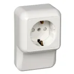 ПРИМА Розетка наружная с заземлением плинтусная 250В 16А со шторками белая монтажная пластина