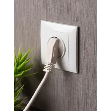 Валенсия розетка 1-местная с/з 16А белая с защ. штор.