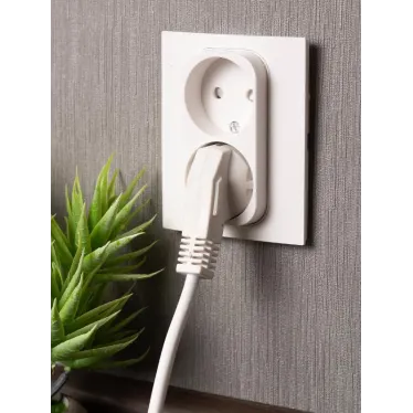 Стокгольм Розетка 2-местная б/з 10А белая с защ. штор.