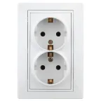 Розетка Intro Plano 1Э-208-01 с заземлением двойная 2X2P+E Schuko со шторками, 16А-250В, IP20, СУ, б.л., белый