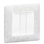 Valena ALLURE Лицевая панель для выключателя трехклавишного Белая