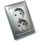 VALENA Розетка двойная с заземлением в сборе со шторками алюминий