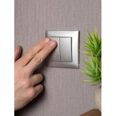 Валенсия лицевая панель выключателя 2-кл. проходного 10А сталь