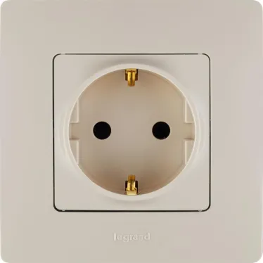 ETIKA Розетка с заземлением со шторками слоновая кость