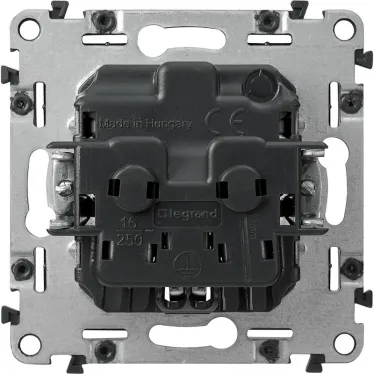 Valena IN MATIC Розетка силовая 2К+З 16А 250В со шторками безвинтовые зажимы