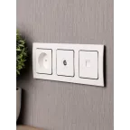 Стокгольм Рамка 3-местная белая с линией цвета черный