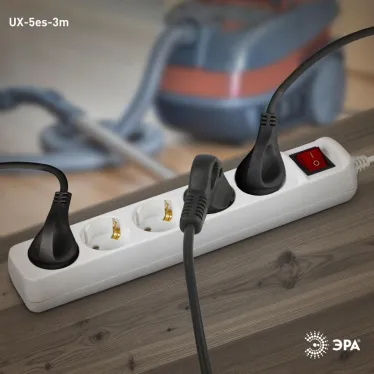 Удлинитель электрический с заземлением с выключателем 5 розеток 3 м ПВС 3x0,75мм2 10А UX-5es-3m ЭРА