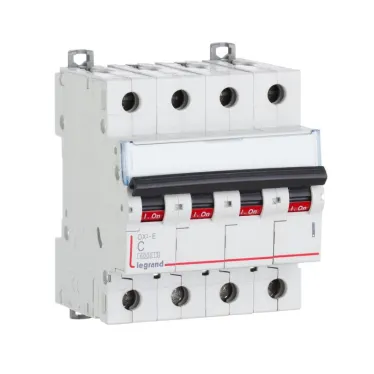 Выключатель автоматический четырехполюсный 16А C DX3-E 6кА