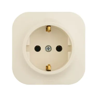Quteo Розетка с заземлением без шторок наружная бежевая