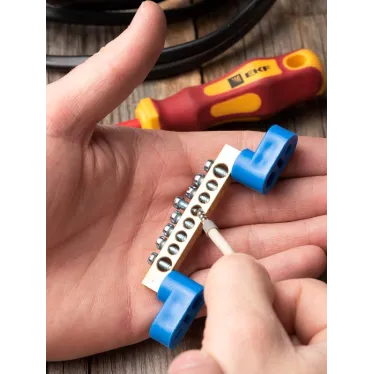 Шина нулевая 63.08 2 изолятора стойка (10шт) латунь