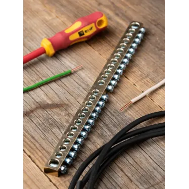 Шина PEN ноль-земля 8х12мм 24 отверстия латунь крепеж по центру PROxima