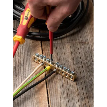 Шина нулевая 8х12мм 125А 10 отверстий крепеж по центру латунь PROxima