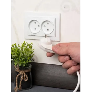 Розетка Минск 2-местная СП без заземления 10А белая защитные шторки