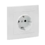 Валенсия розетка 1-местная с/з 16А белая с защ. штор.