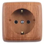 Розетка наружная с заземлением с изоляционной пластиной дуб