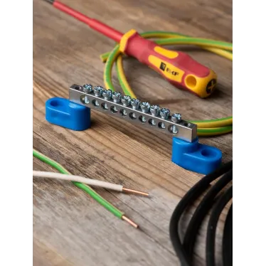 Шина 0 N (6x9мм) 10 отв. цинк 2 синих угловых изолятора