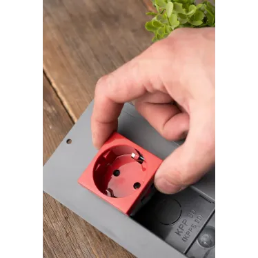 Розетка 45х45 (2 модуля), с заземлением, красная, прямая