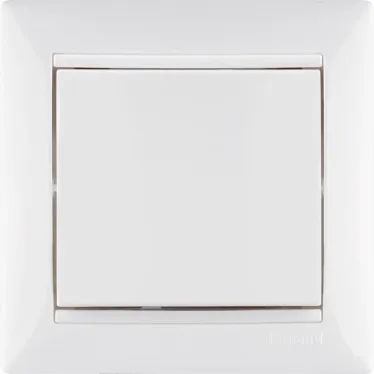 VALENA Переключатель одноклавишный промежуточный в рамку белый