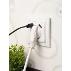 Розетка Минск 1-местная СП с заземлением и крышкой 16А белая защитные шторки