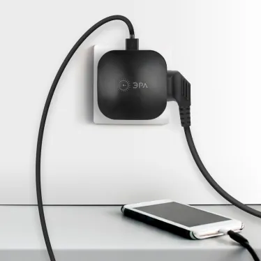 Тройник 3гнезда 220V + 2xUSB 2100mA , c заземлением, со шторками (черный) SP-3e-USB-BLACK