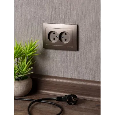 Валенсия лицевая панель розетка 2-местной б/з 10А графит с защ. штор.