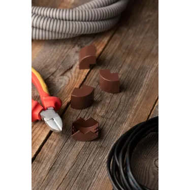 Угол внешний (25х16) (4 шт) Plast под темное дерево