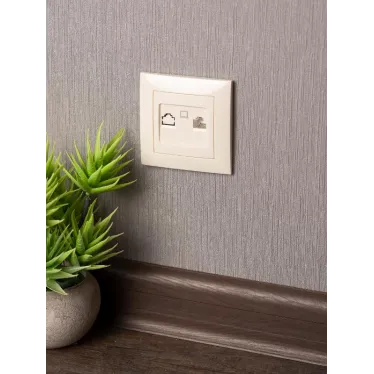 Валенсия розетка компьютерная RJ-45 1-местная кремовая