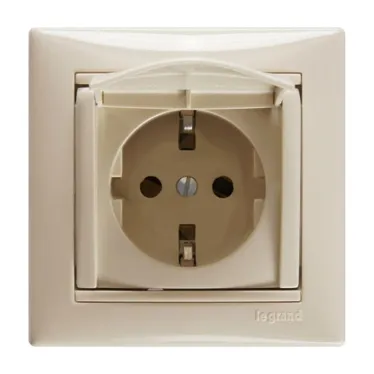 VALENA Розетка с заземлением с крышкой в рамку слоновая кость