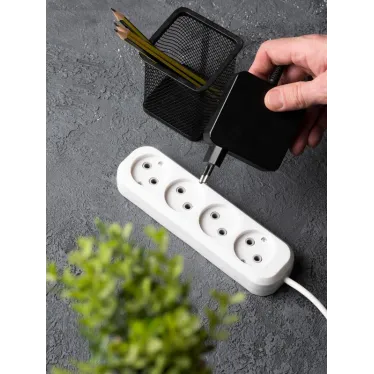 Удлинитель 'Эксперт' 4 гнезда 5 метров 10А/2.2кВт без заземления ПВС 2х0.75 PROxima