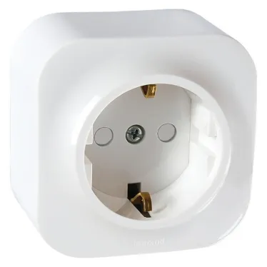 Quteo Розетка с заземлением со шторками наружная белая