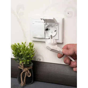 Минск Розетка 2-местная СП с/з с крышкой 16А белаяс защ. штор. IP44