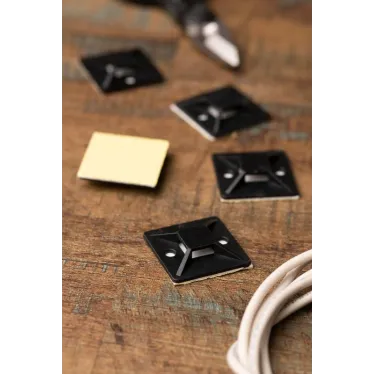 Площадка самоклеящаяся (40х40 мм) черная (100 шт)