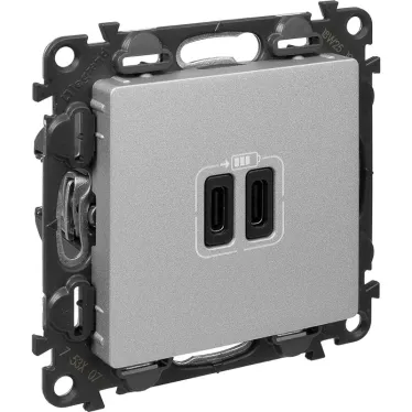 Valena LIFE.Зарядное устройство с двумя USB-разьемами тип С-тип С 240В/5В 3000мА.С лицевой панелью.Цвет Алюминий