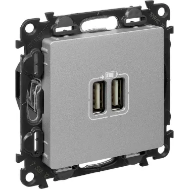 Valena LIFE Зарядное устройство с двумя USB-разьемами 240В/5В 1500мА С лицевой панелью Алюминий