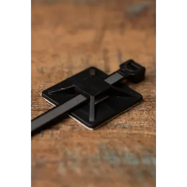 Площадка самоклеящаяся (40х40 мм) черная (100 шт)