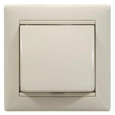 VALENA Вывод кабелей в рамку слоновая кость