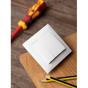 Валенсия Выключатель 3-кл. 10А белый