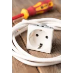 Розетка 45х45 (2 модуля), с заземлением, белая, пря мая