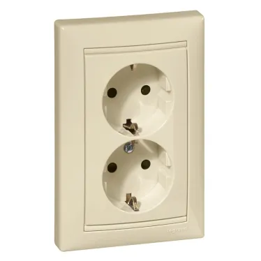 VALENA Розетка двойная с заземлением со шторками слоновая кость