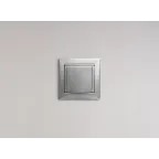 VALENA Розетка с заземлением без шторок с крышкой алюминий